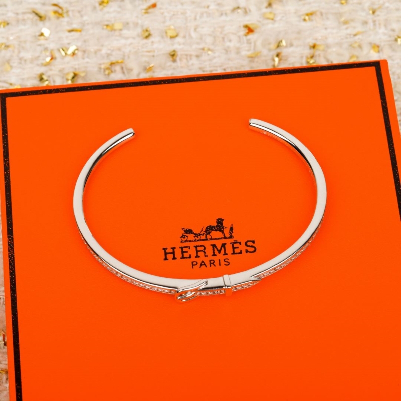 H**me5 bracelets
